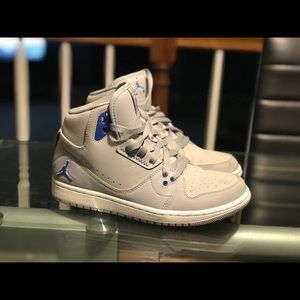 MENS SIZE 7.5 JORDAN SHOES